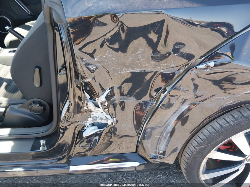 2012 Volkswagen Beetle 2.0T Turbo VIN: 3VW467ATXCM649627 Lot: 44816069