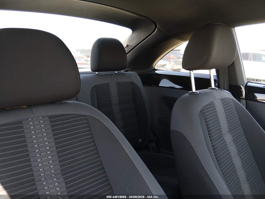 2012 Volkswagen Beetle 2.0T Turbo VIN: 3VW467ATXCM649627 Lot: 44816069