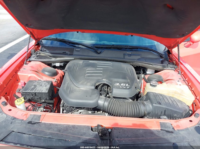 2C3CDZAG0NH238438 2022 Dodge Challenger 3.6 Sxt orange