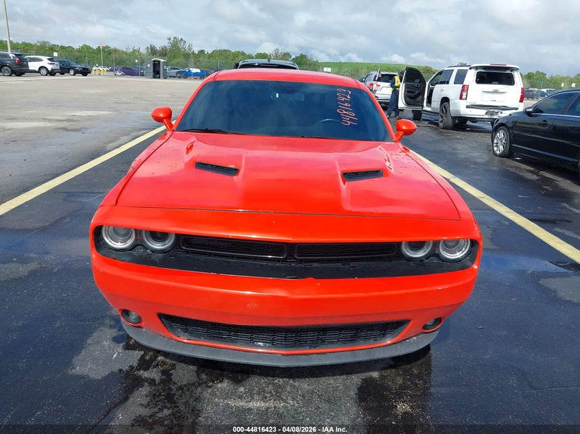 2022 Dodge Challenger 3.6 Sxt orange Lot 111044816423 Vin 2C3CDZAG0NH238438