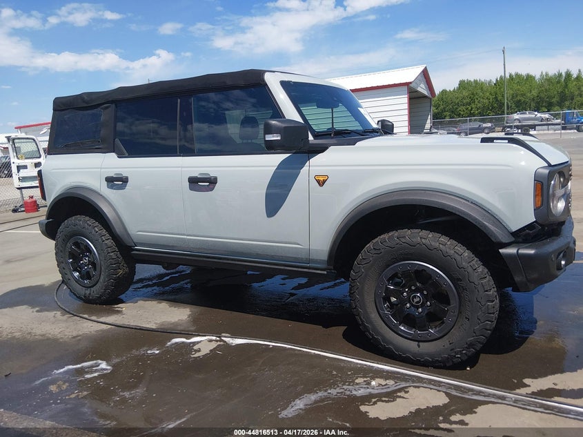 1FMEE5DP6NLB16509 2022 Ford Bronco 2.7 Badlands grey