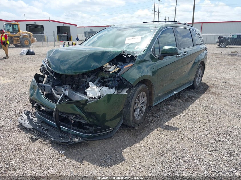 5TDJSKFCXMS036356 2021 TOYOTA SIENNA XLE photo 1