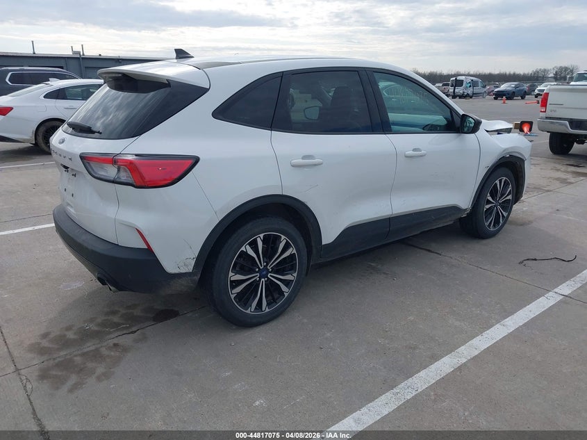 2022 Ford Escape Se