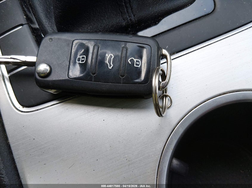 2013 Volkswagen Passat 2.5L Se VIN: 1VWBH7A35DC011693 Lot: 44817580