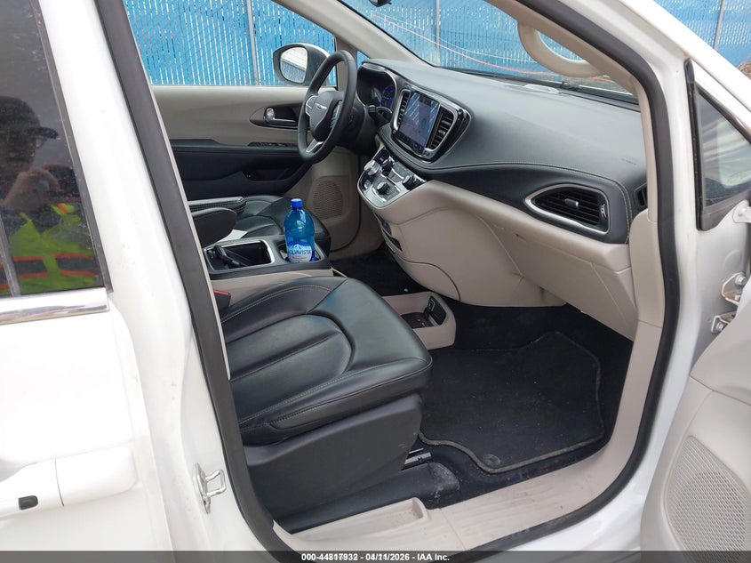 2023 Chrysler Pacifica Hybrid Touring L