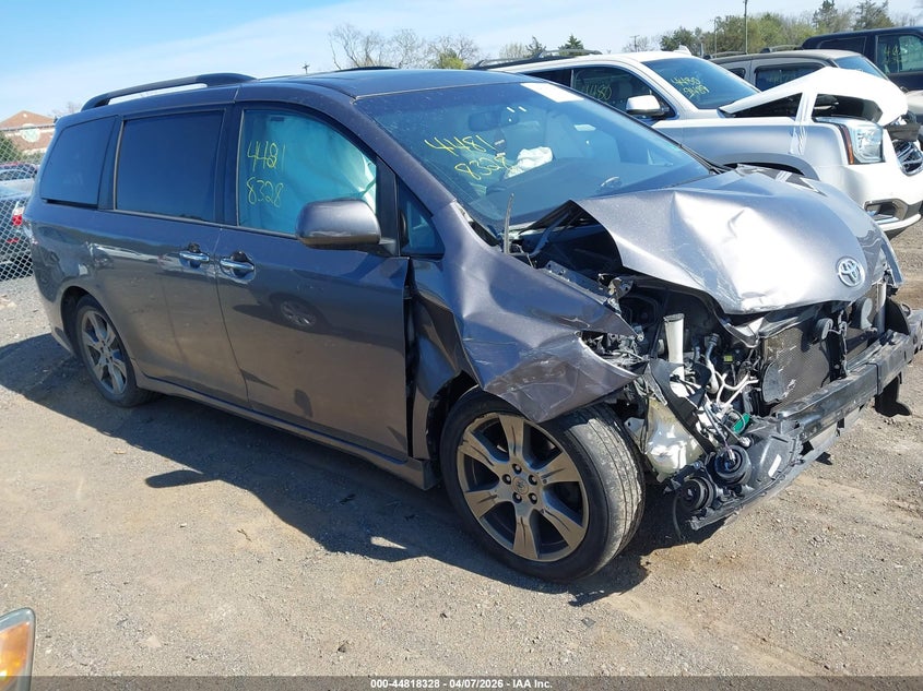 2017 Toyota Sienna Se Premium 8 Passenger