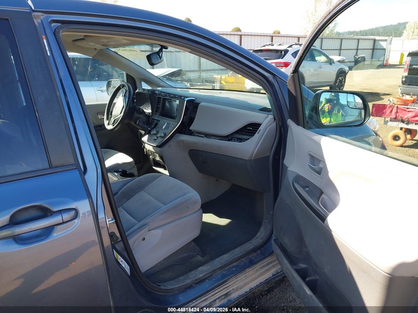 2016 Toyota Sienna Le 7 Passenger