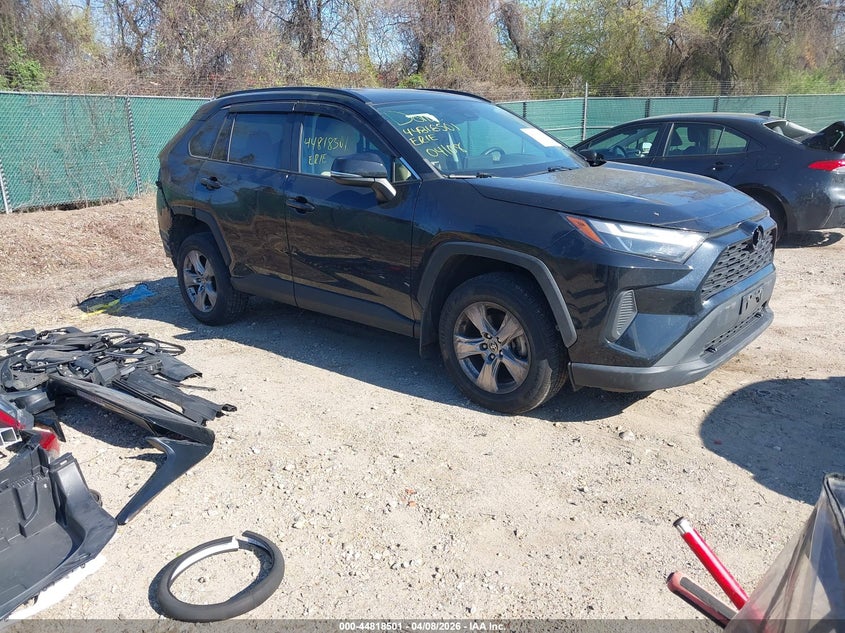 2022 TOYOTA RAV4 XLE