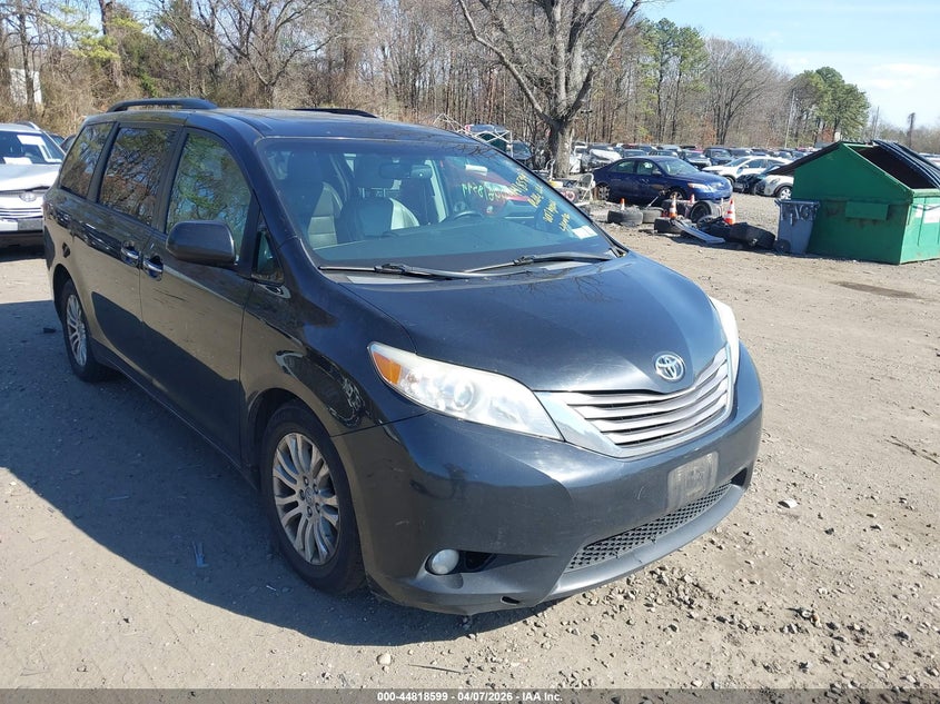 2017 Toyota Sienna Xle 8 Passenger