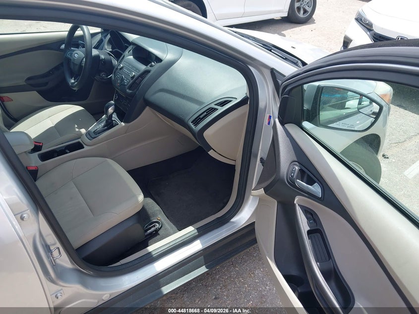 2018 Ford Focus 2.0 Se silver Lot 111044818668 Vin 1FADP3K24JL225248