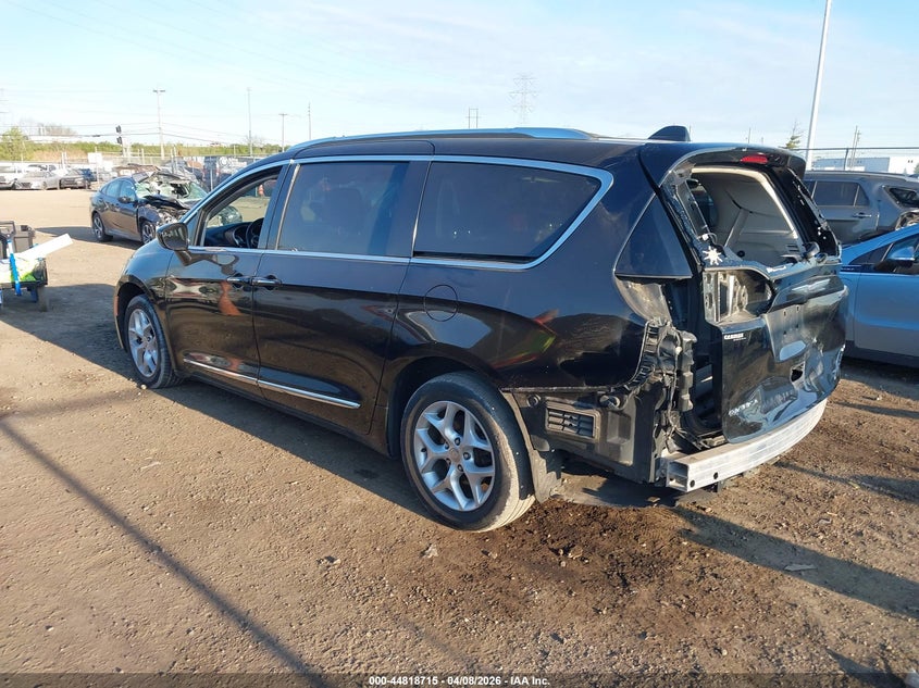 2017 Chrysler Pacifica Touring-L Plus