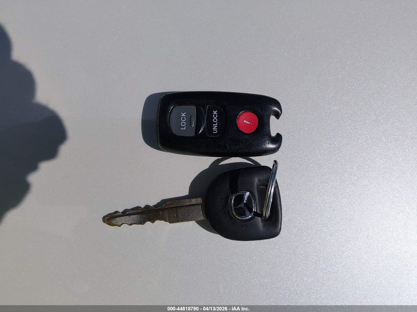 2005 Mazda Mazda3 S VIN: JM1BK323251304105 Lot: 44818790