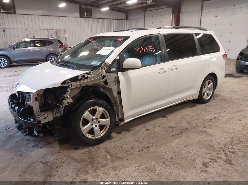 2014 Toyota Sienna Xle V6 8 Passenger
