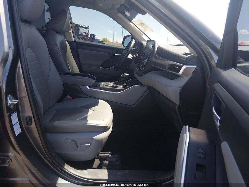 2020 Toyota Highlander Hybrid Xle