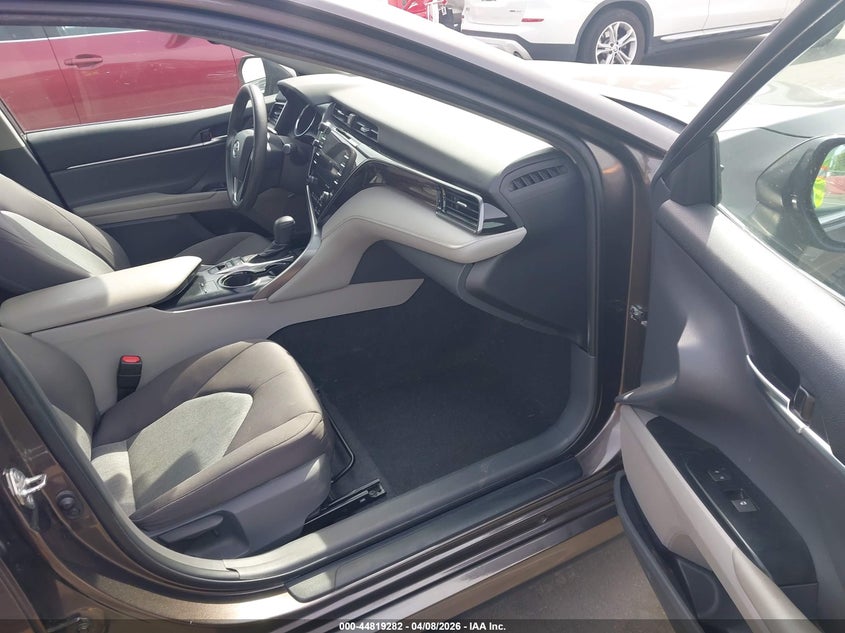 2019 Toyota Camry Hybrid Le