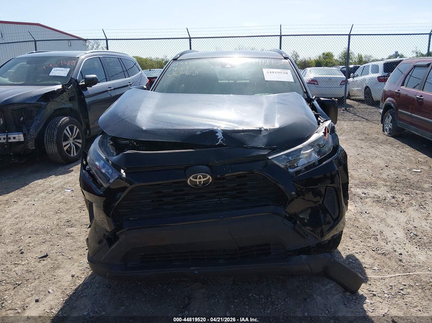 VIN JTMH1RFV3KJ001468 2019 TOYOTA RAV4 LE