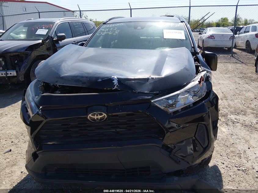 VIN JTMH1RFV3KJ001468 2019 TOYOTA RAV4 LE