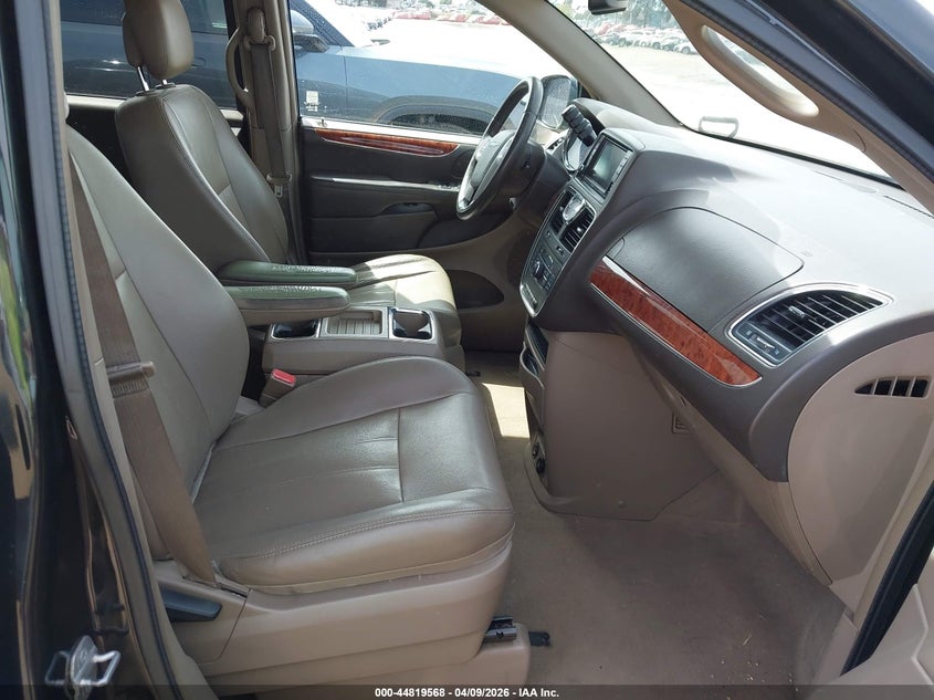 2014 Chrysler Town & Country Touring