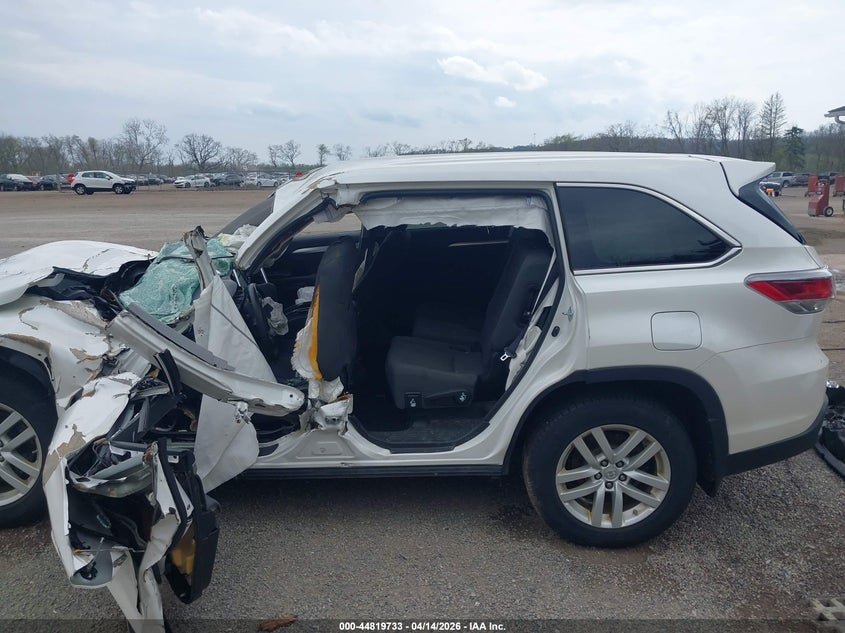 2015 Toyota Highlander 3.5 Le V6 white Lot 111044819733 Vin 5TDBKRFH0FS088591