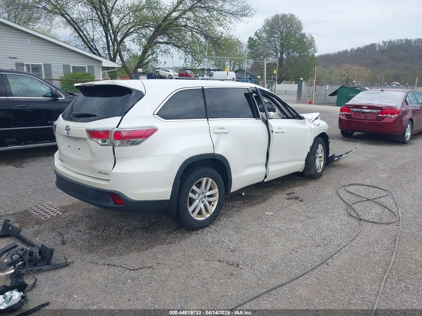 2015 Toyota Highlander 3.5 Le V6 white Lot 111044819733 Vin 5TDBKRFH0FS088591