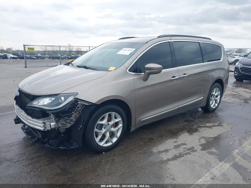 2017 Chrysler Pacifica 3.6 Touring-L beige Lot 111044819828 Vin 2C4RC1BG1HR708208