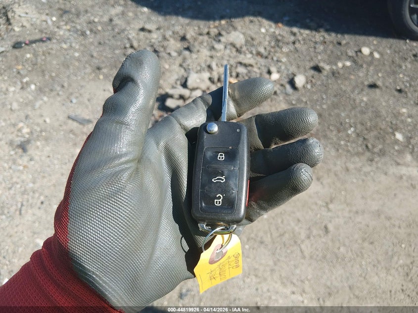 2015 Volkswagen Passat 1.8T Limited Edition VIN: 1VWAT7A30FC108409 Lot: 44819926