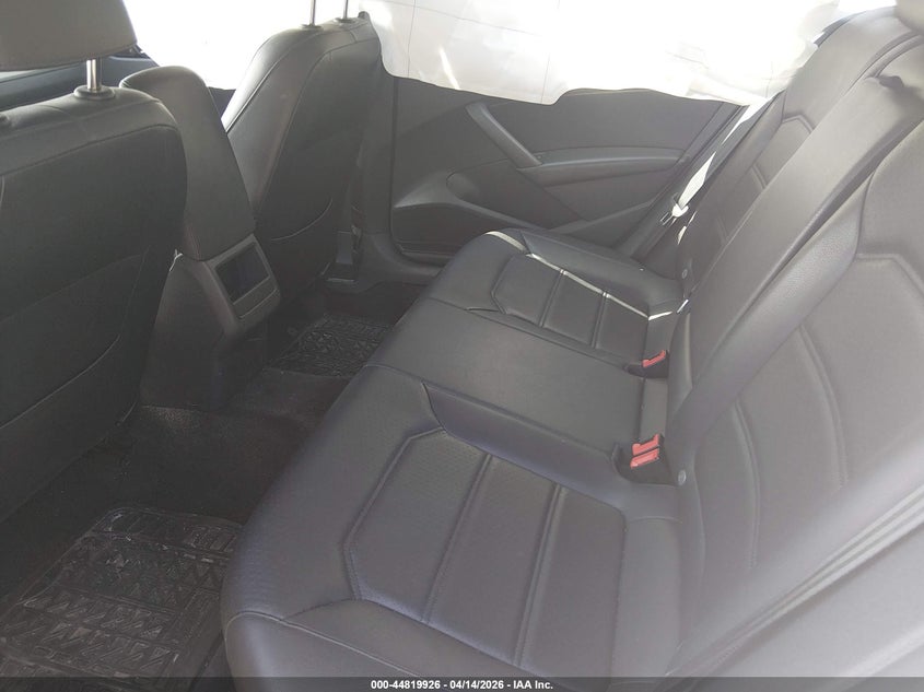 2015 Volkswagen Passat 1.8T Limited Edition VIN: 1VWAT7A30FC108409 Lot: 44819926