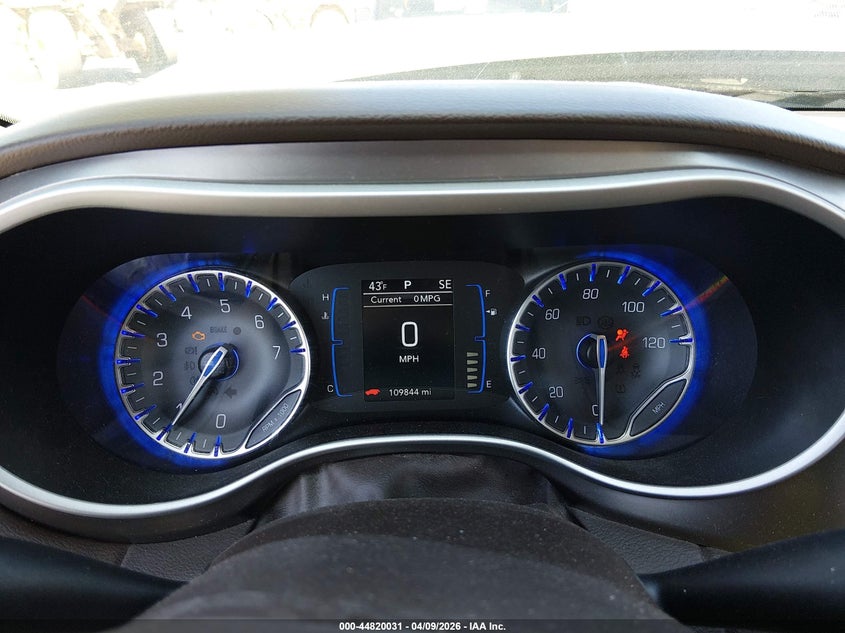 2C4RC1DG2HR837135 2017 Chrysler Pacifica 3.6 Touring grey