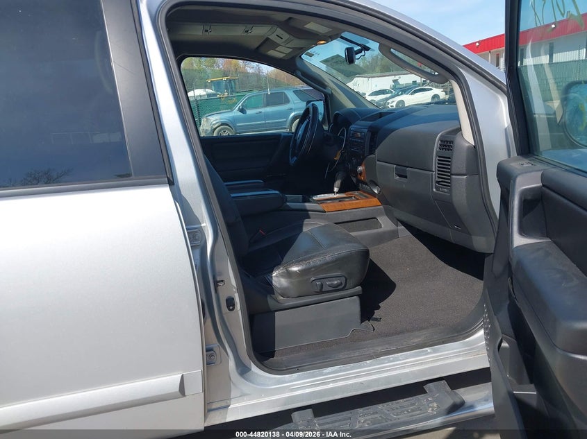 2011 Nissan Titan Sl