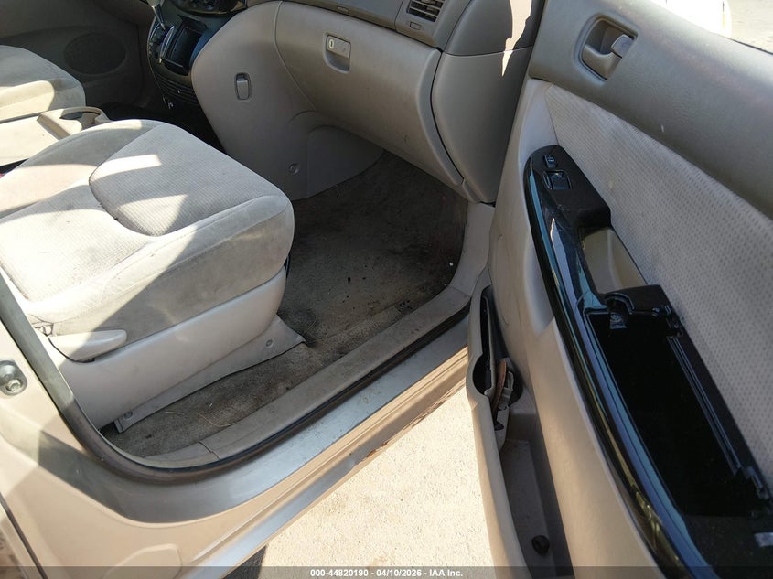 2005 Toyota Sienna Le