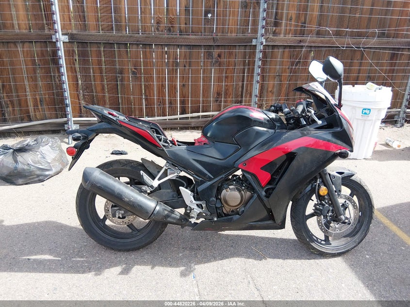 2021 Honda Cbr300 R VIN: MLHNC5105M5700997 Lot: 44820226