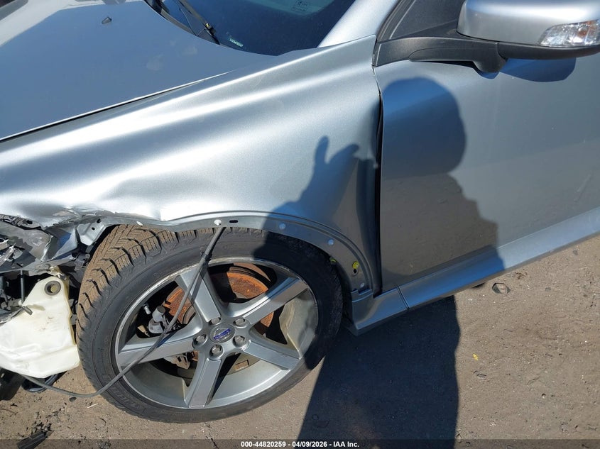 2011 Volvo C30 T5 R-Design VIN: YV1672MK7B2242749 Lot: 44820259