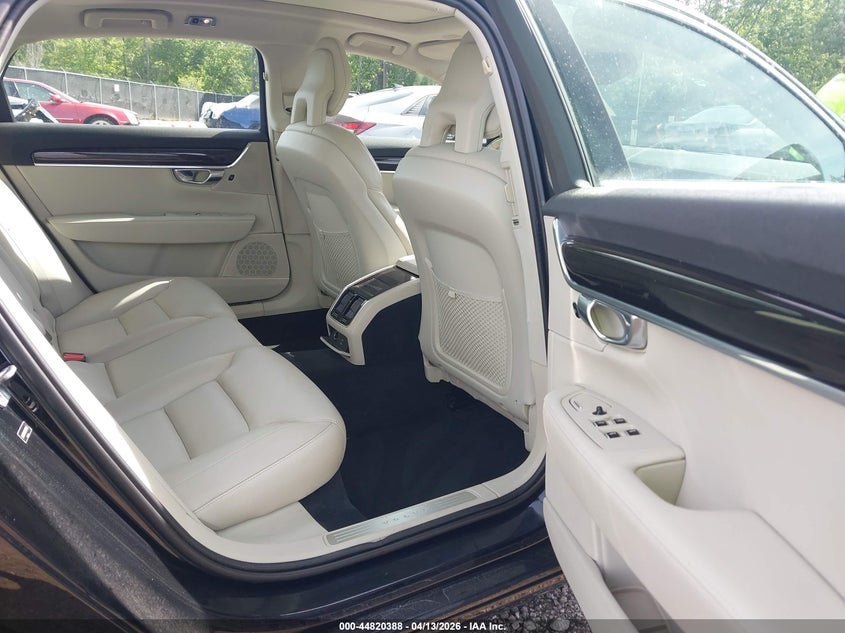 2018 Volvo S90 T6 Momentum VIN: LVY992MK0JP027494 Lot: 44820388