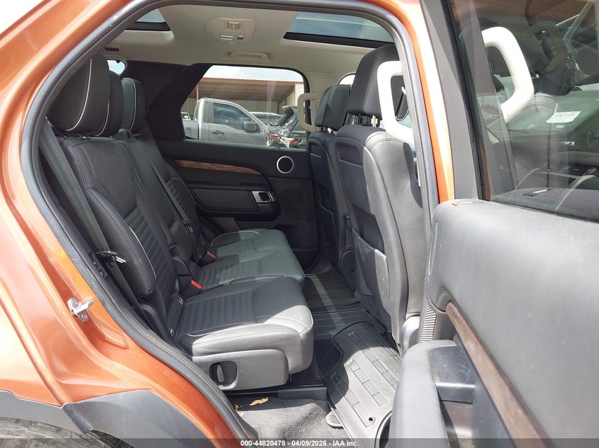 2018 Land Rover Discovery Hse Luxury VIN: SALRT2RV0JA050331 Lot: 44820478