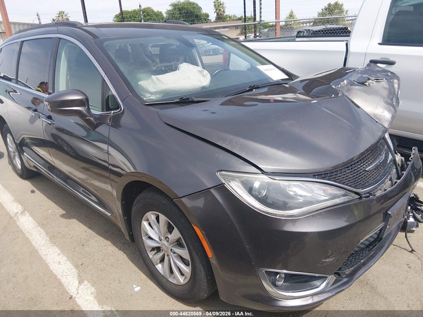 2017 Chrysler Pacifica 3.6 Touring-L grey Lot 111044820569 Vin 2C4RC1BGXHR516964