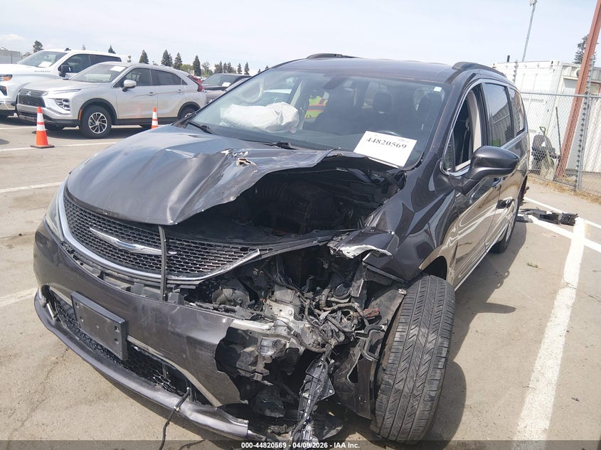 2017 Chrysler Pacifica Touring-L