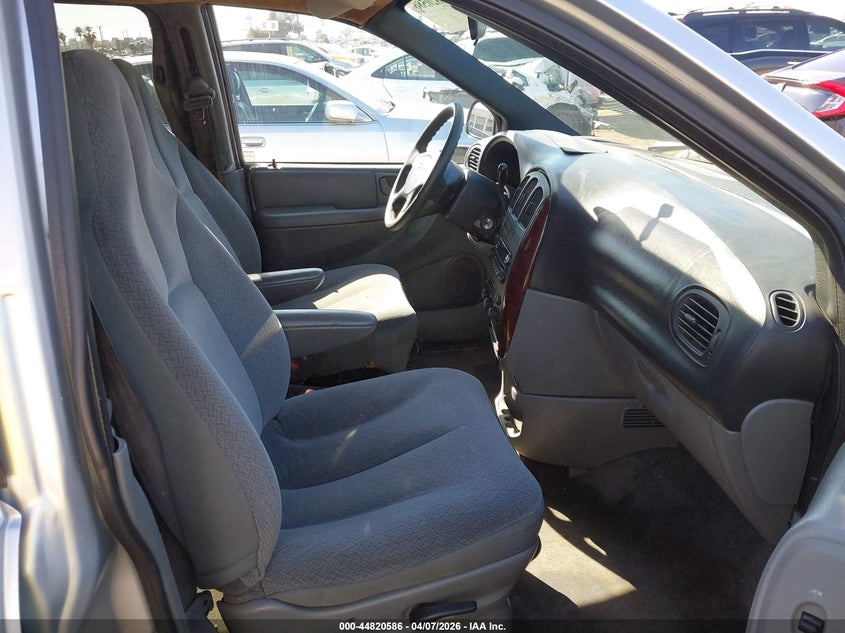 2004 Chrysler Town & Country