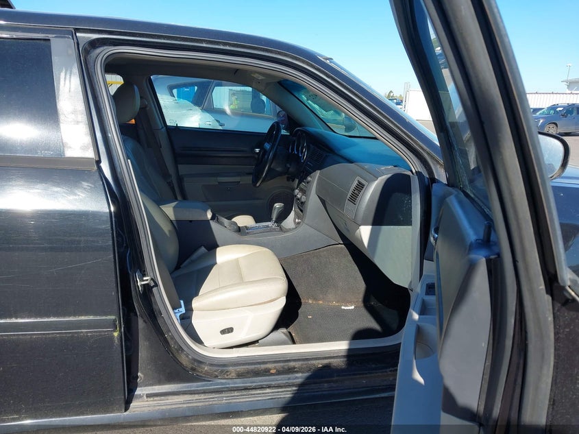 2005 Dodge Magnum Se