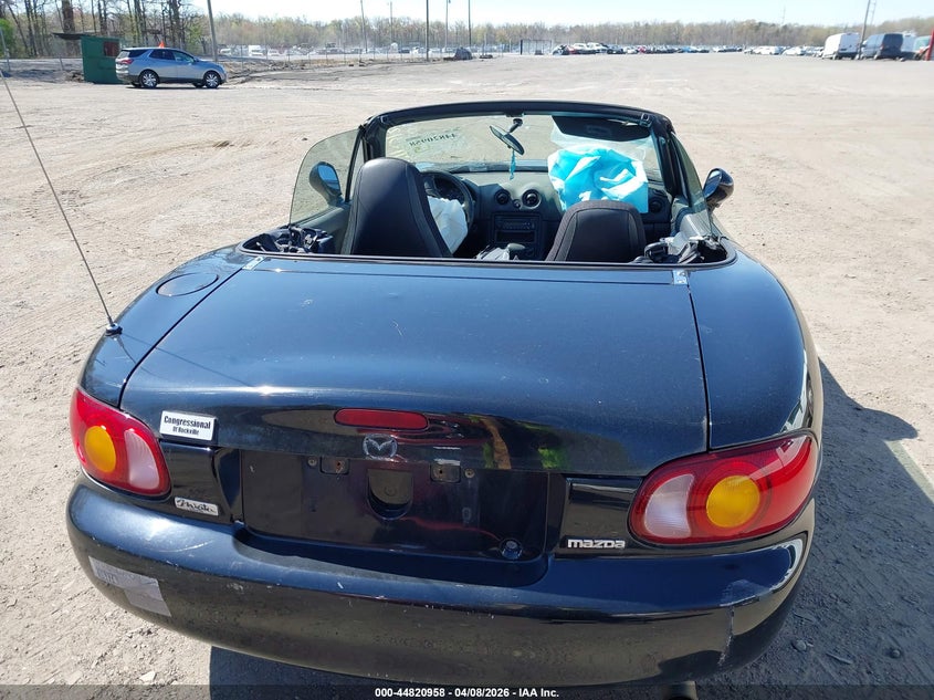 1999 Mazda Mx-5 Miata Leather Pkg/Popular Equipment Pkg/Sports Pkg/Touring Pkg VIN: JM1NB3539X0113679 Lot: 44820958