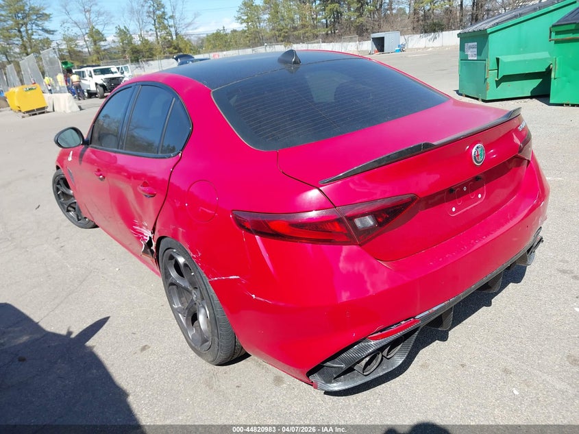 2022 Alfa Romeo Giulia Quadrifoglio Rwd