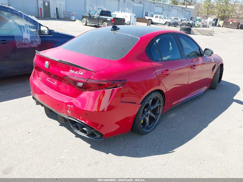2022 Alfa Romeo Giulia Quadrifoglio Rwd