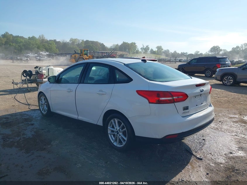 1FADP3F2XGL365971 2016 Ford Focus 2.0 Se white