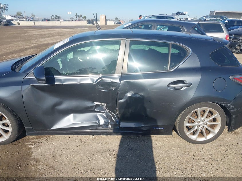 2011 Lexus Ct 200H Premium VIN: JTHKD5BH4B2032050 Lot: 44821405