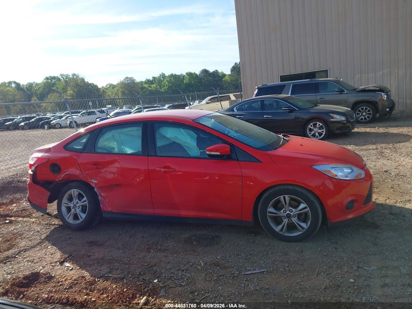 2014 Ford Focus 2.0 Se red Lot 111044821760 Vin 1FADP3F20EL458513
