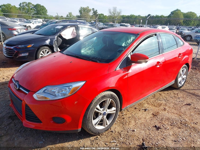 1FADP3F20EL458513 2014 Ford Focus 2.0 Se red
