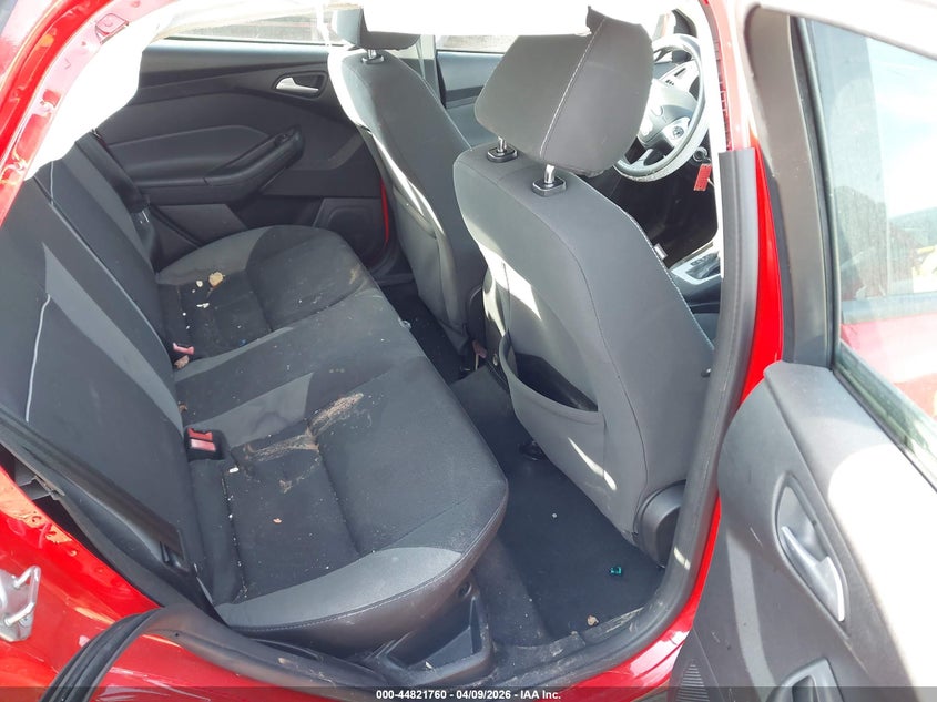 1FADP3F20EL458513 2014 Ford Focus 2.0 Se red