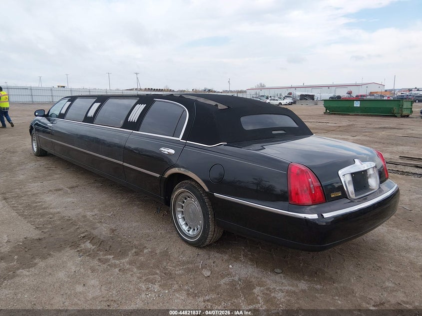 2000 Lincoln Town Car Signature