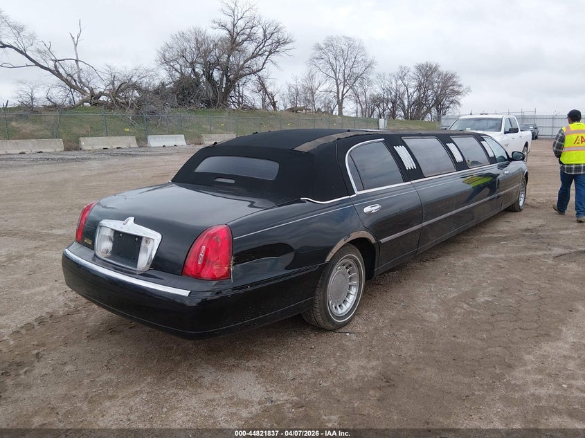 2000 Lincoln Town Car Signature