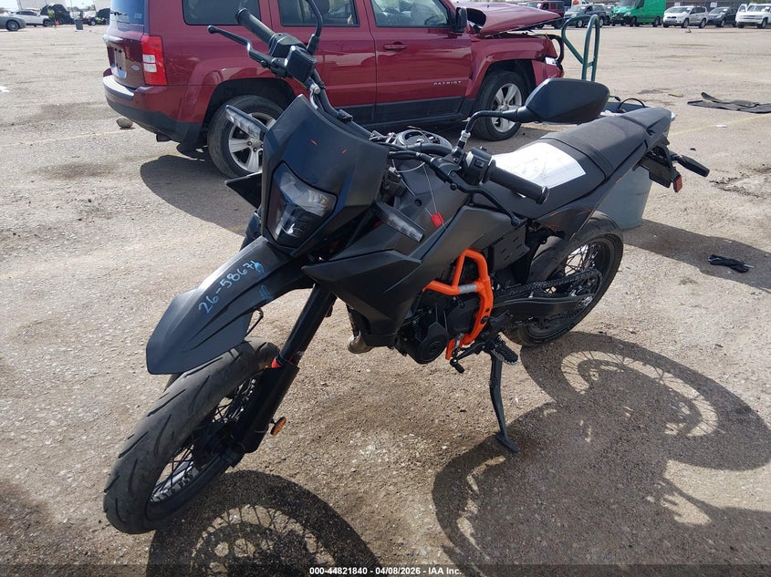 2026 KTM 690 SUPERMOTO ENDURO_BIKE 1