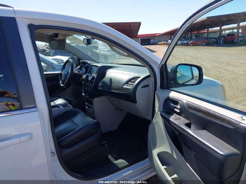 2014 Chrysler Town & Country Touring